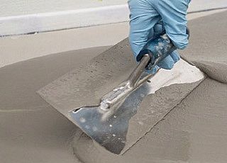 Selbstnivellierende Bodenausgleichsmasse
